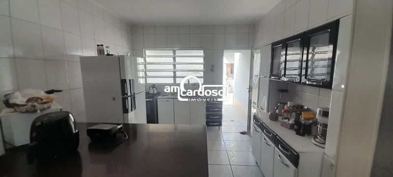 Casa com 3 quartos e 173m² à venda no bairro Jardim Lindoia, Porto Alegre