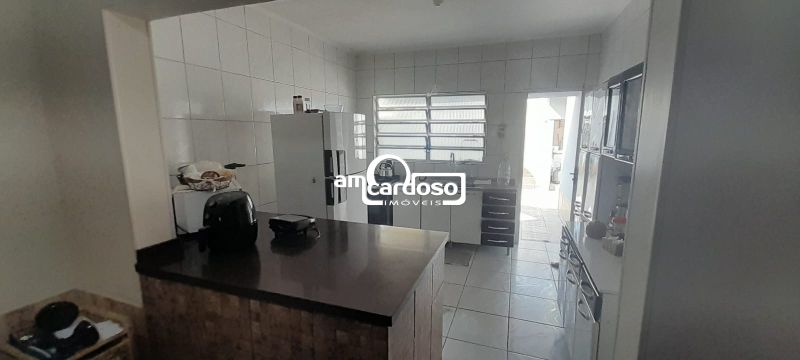 Casa com 3 quartos e 173m² à venda no bairro Jardim Lindoia, Porto Alegre