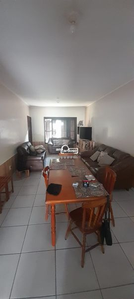 Casa com 3 quartos e 173m² à venda no bairro Jardim Lindoia, Porto Alegre