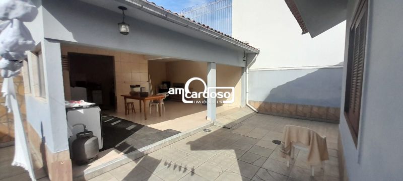 Casa com 3 quartos e 173m² à venda no bairro Jardim Lindoia, Porto Alegre