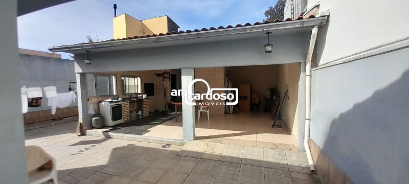 Casa com 3 quartos e 173m² à venda no bairro Jardim Lindoia, Porto Alegre