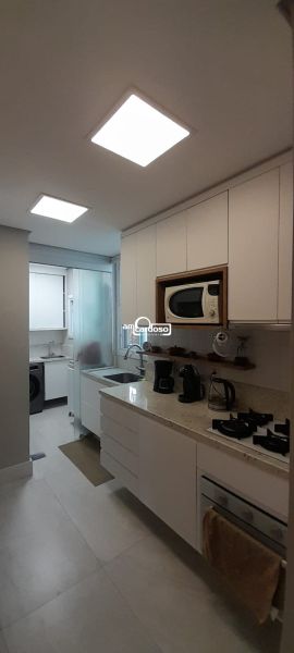Apartamento com 2 quartos, 2 banheiros e 70m² à venda no bairro Menino Deus, Porto Alegre