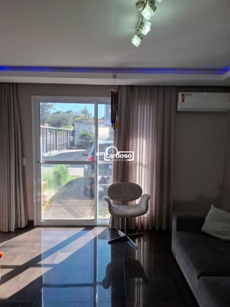 Sobrado com 2 quartos, 2 banheiros e 118m² à venda no bairro Parque Santa Fé, Porto Alegre