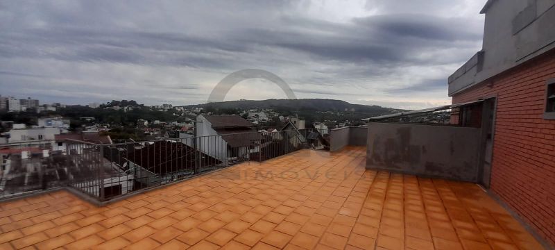 APARTAMENTO COM 2 DORMITÓRIOS + DORMITÓRIO AUXILIAR, 2 BANHEIROS, ESTACIONAMENTO COBERTO