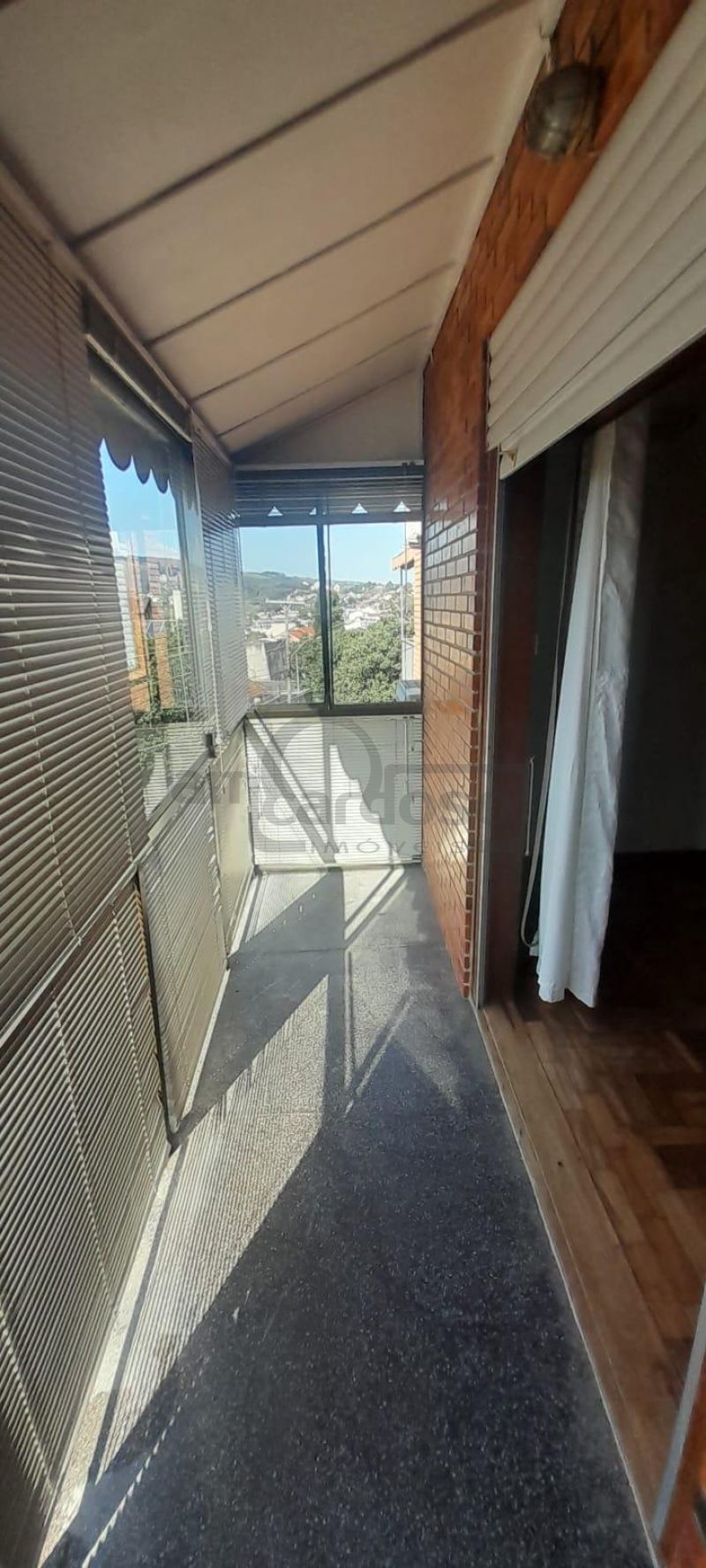 APARTAMENTO COM 2 DORMITÓRIOS + DORMITÓRIO AUXILIAR, 2 BANHEIROS, ESTACIONAMENTO COBERTO
