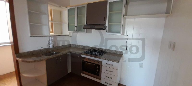 APARTAMENTO COM 2 DORMITÓRIOS + DORMITÓRIO AUXILIAR, 2 BANHEIROS, ESTACIONAMENTO COBERTO