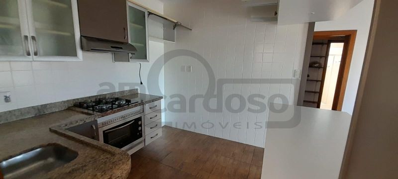 APARTAMENTO COM 2 DORMITÓRIOS + DORMITÓRIO AUXILIAR, 2 BANHEIROS, ESTACIONAMENTO COBERTO