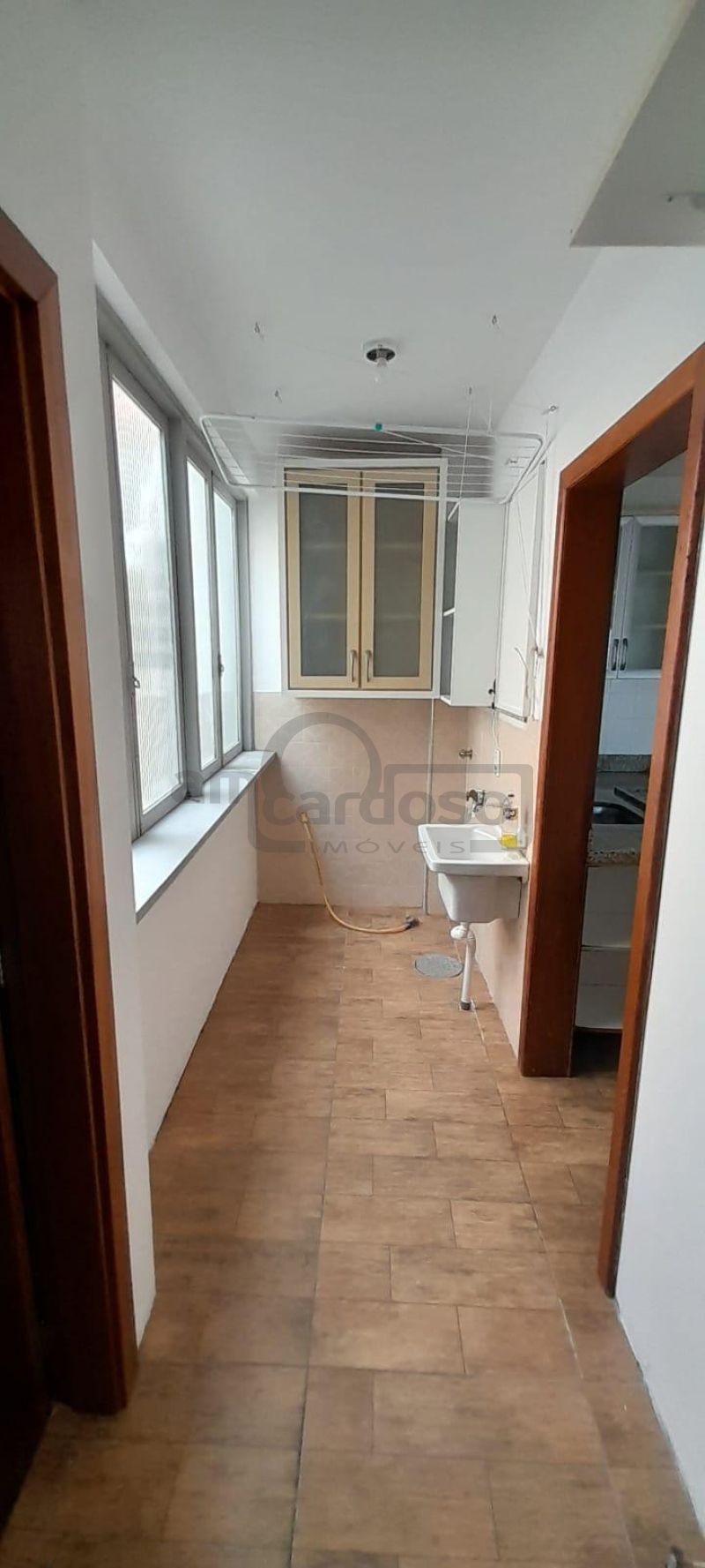 APARTAMENTO COM 2 DORMITÓRIOS + DORMITÓRIO AUXILIAR, 2 BANHEIROS, ESTACIONAMENTO COBERTO
