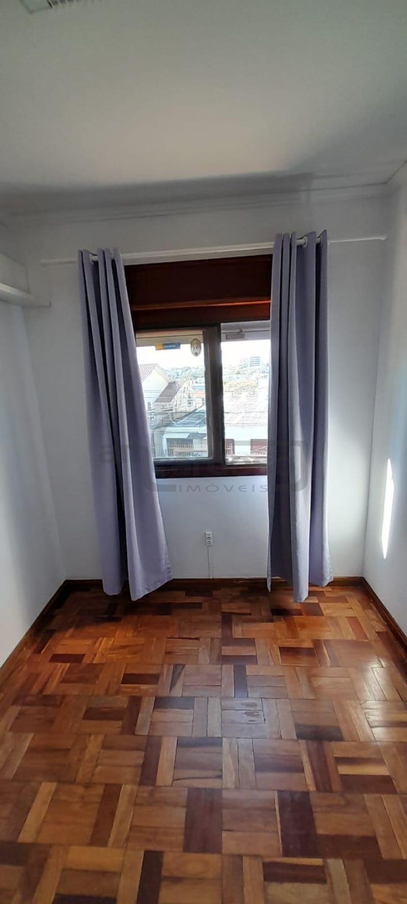 APARTAMENTO COM 2 DORMITÓRIOS + DORMITÓRIO AUXILIAR, 2 BANHEIROS, ESTACIONAMENTO COBERTO