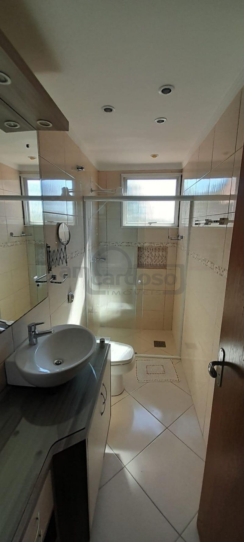 APARTAMENTO COM 2 DORMITÓRIOS + DORMITÓRIO AUXILIAR, 2 BANHEIROS, ESTACIONAMENTO COBERTO