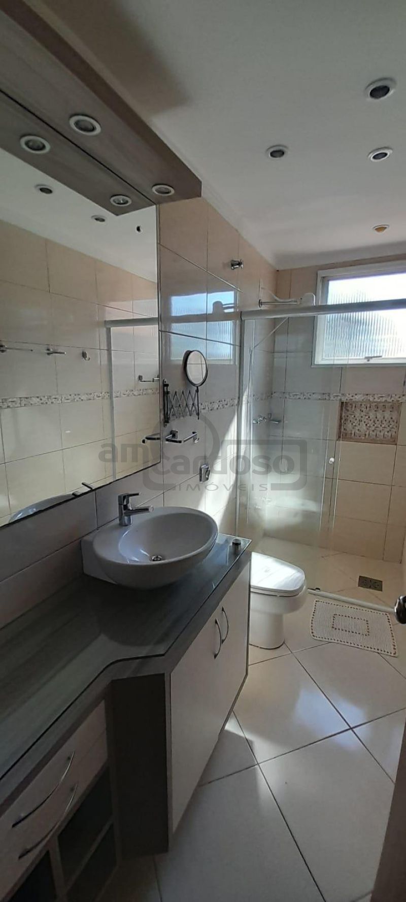 APARTAMENTO COM 2 DORMITÓRIOS + DORMITÓRIO AUXILIAR, 2 BANHEIROS, ESTACIONAMENTO COBERTO