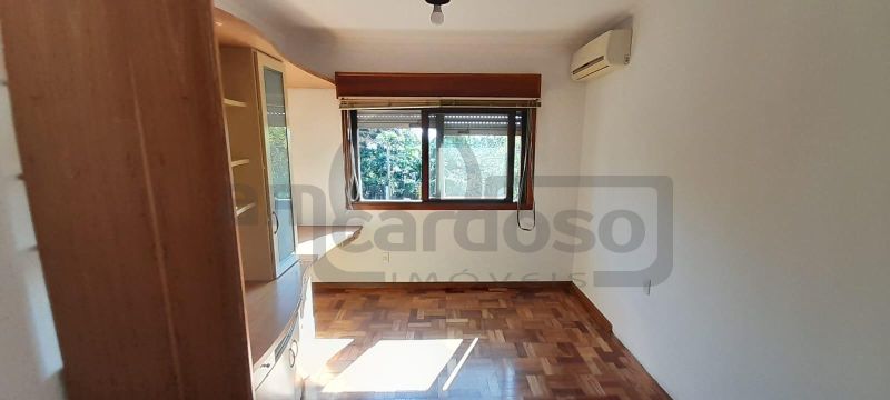 APARTAMENTO COM 2 DORMITÓRIOS + DORMITÓRIO AUXILIAR, 2 BANHEIROS, ESTACIONAMENTO COBERTO