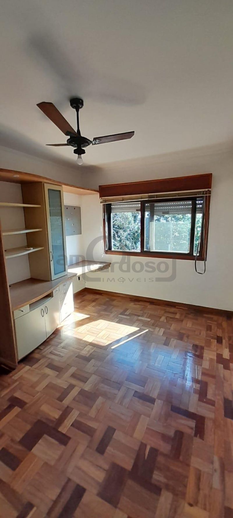 APARTAMENTO COM 2 DORMITÓRIOS + DORMITÓRIO AUXILIAR, 2 BANHEIROS, ESTACIONAMENTO COBERTO