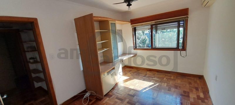APARTAMENTO COM 2 DORMITÓRIOS + DORMITÓRIO AUXILIAR, 2 BANHEIROS, ESTACIONAMENTO COBERTO