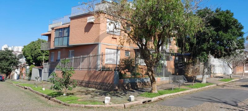 APARTAMENTO COM 2 DORMITÓRIOS + DORMITÓRIO AUXILIAR, 2 BANHEIROS, ESTACIONAMENTO COBERTO