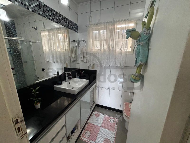 APARTAMENTO MUITO AMPLO COM 2 DORMITÓRIOS, SENDO UMA SUÍTE, ESTACIONAMENTO COBERTO JUNTO ASSIS BRASIL