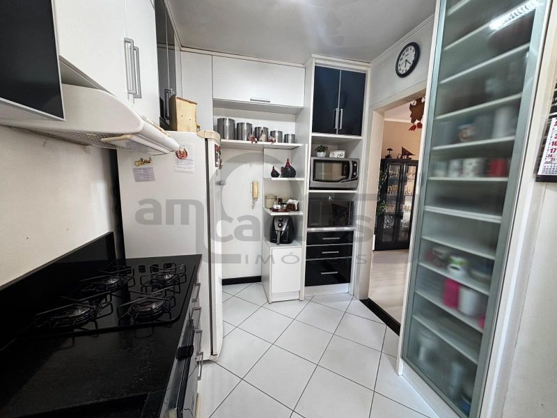 APARTAMENTO MUITO AMPLO COM 2 DORMITÓRIOS, SENDO UMA SUÍTE, ESTACIONAMENTO COBERTO JUNTO ASSIS BRASIL