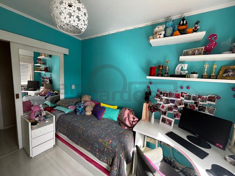 APARTAMENTO MUITO AMPLO COM 2 DORMITÓRIOS, SENDO UMA SUÍTE, ESTACIONAMENTO COBERTO JUNTO ASSIS BRASIL