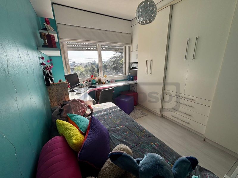 APARTAMENTO MUITO AMPLO COM 2 DORMITÓRIOS, SENDO UMA SUÍTE, ESTACIONAMENTO COBERTO JUNTO ASSIS BRASIL