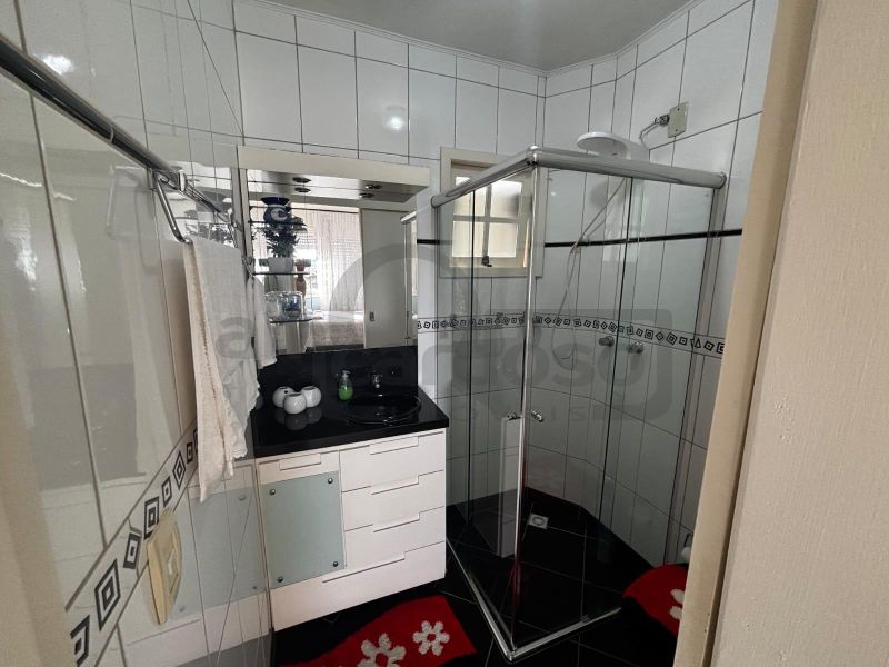 APARTAMENTO MUITO AMPLO COM 2 DORMITÓRIOS, SENDO UMA SUÍTE, ESTACIONAMENTO COBERTO JUNTO ASSIS BRASIL