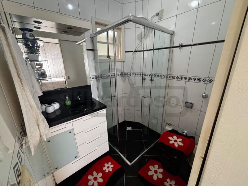 APARTAMENTO MUITO AMPLO COM 2 DORMITÓRIOS, SENDO UMA SUÍTE, ESTACIONAMENTO COBERTO JUNTO ASSIS BRASIL