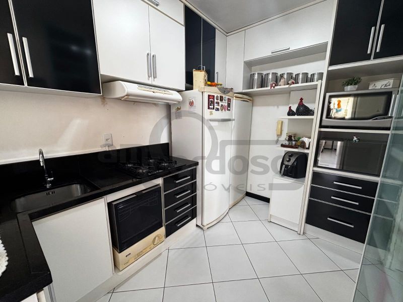 APARTAMENTO MUITO AMPLO COM 2 DORMITÓRIOS, SENDO UMA SUÍTE, ESTACIONAMENTO COBERTO JUNTO ASSIS BRASIL