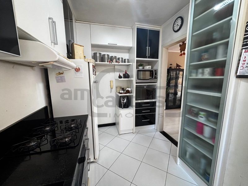 APARTAMENTO MUITO AMPLO COM 2 DORMITÓRIOS, SENDO UMA SUÍTE, ESTACIONAMENTO COBERTO JUNTO ASSIS BRASIL