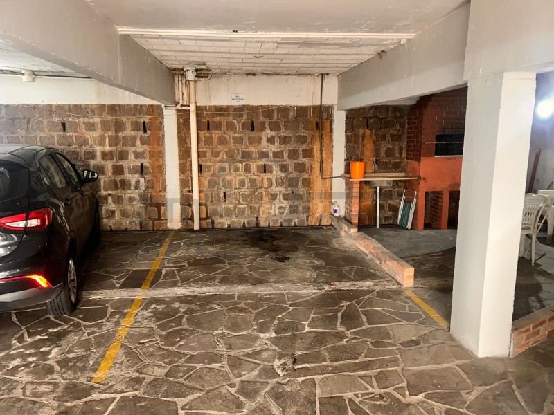 APARTAMENTO MUITO AMPLO COM 2 DORMITÓRIOS, SENDO UMA SUÍTE, ESTACIONAMENTO COBERTO JUNTO ASSIS BRASIL