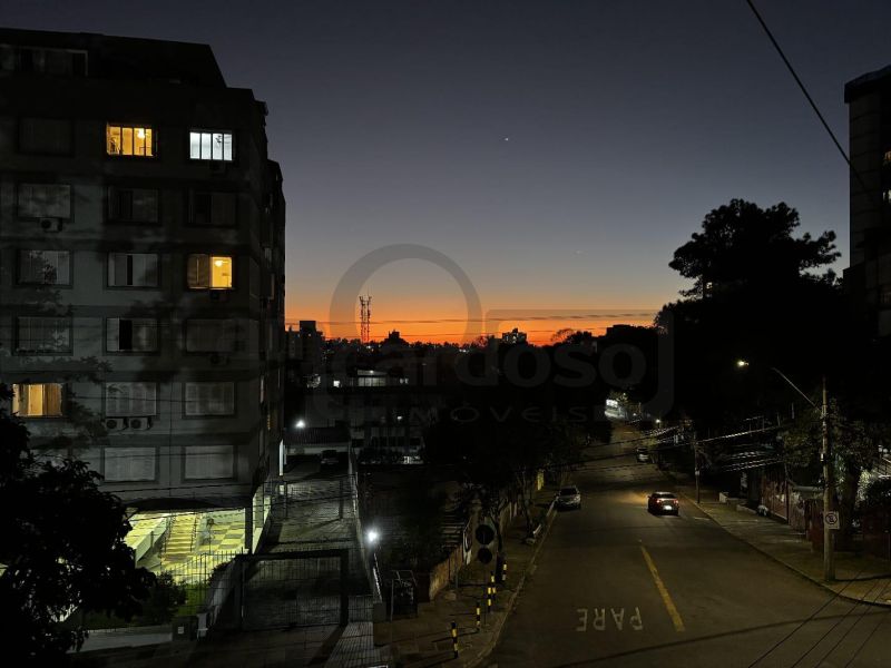 APARTAMENTO MUITO AMPLO COM 2 DORMITÓRIOS, SENDO UMA SUÍTE, ESTACIONAMENTO COBERTO JUNTO ASSIS BRASIL