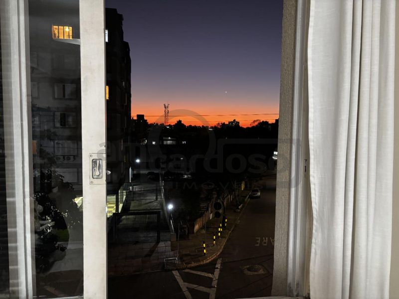 APARTAMENTO MUITO AMPLO COM 2 DORMITÓRIOS, SENDO UMA SUÍTE, ESTACIONAMENTO COBERTO JUNTO ASSIS BRASIL