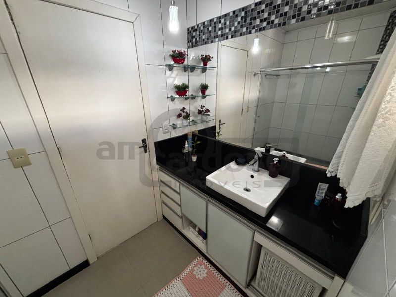 APARTAMENTO MUITO AMPLO COM 2 DORMITÓRIOS, SENDO UMA SUÍTE, ESTACIONAMENTO COBERTO JUNTO ASSIS BRASIL