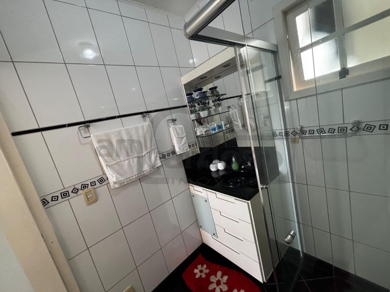 APARTAMENTO MUITO AMPLO COM 2 DORMITÓRIOS, SENDO UMA SUÍTE, ESTACIONAMENTO COBERTO JUNTO ASSIS BRASIL