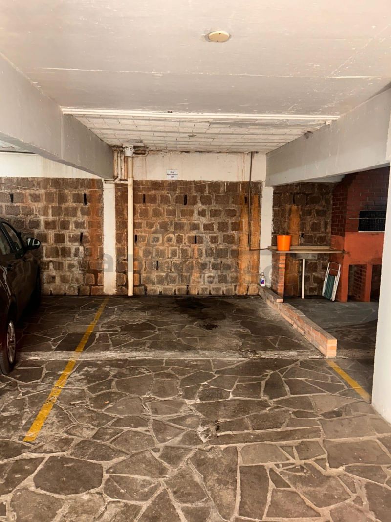 APARTAMENTO MUITO AMPLO COM 2 DORMITÓRIOS, SENDO UMA SUÍTE, ESTACIONAMENTO COBERTO JUNTO ASSIS BRASIL