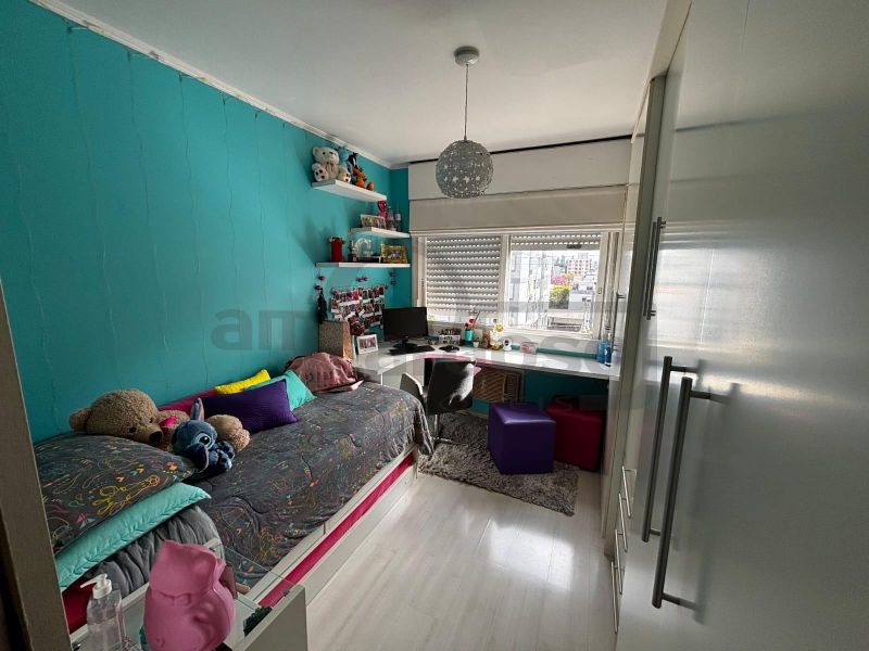 APARTAMENTO MUITO AMPLO COM 2 DORMITÓRIOS, SENDO UMA SUÍTE, ESTACIONAMENTO COBERTO JUNTO ASSIS BRASIL
