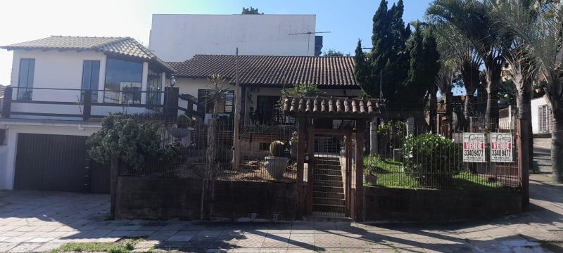EXCELENTE RESIDÊNCIA COM AMPLO JARDIM E LOCALIZAÇÃO PRIVILEGIADA