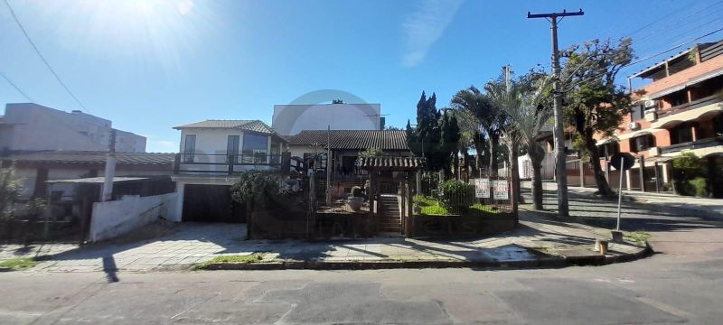 EXCELENTE RESIDÊNCIA COM AMPLO JARDIM E LOCALIZAÇÃO PRIVILEGIADA