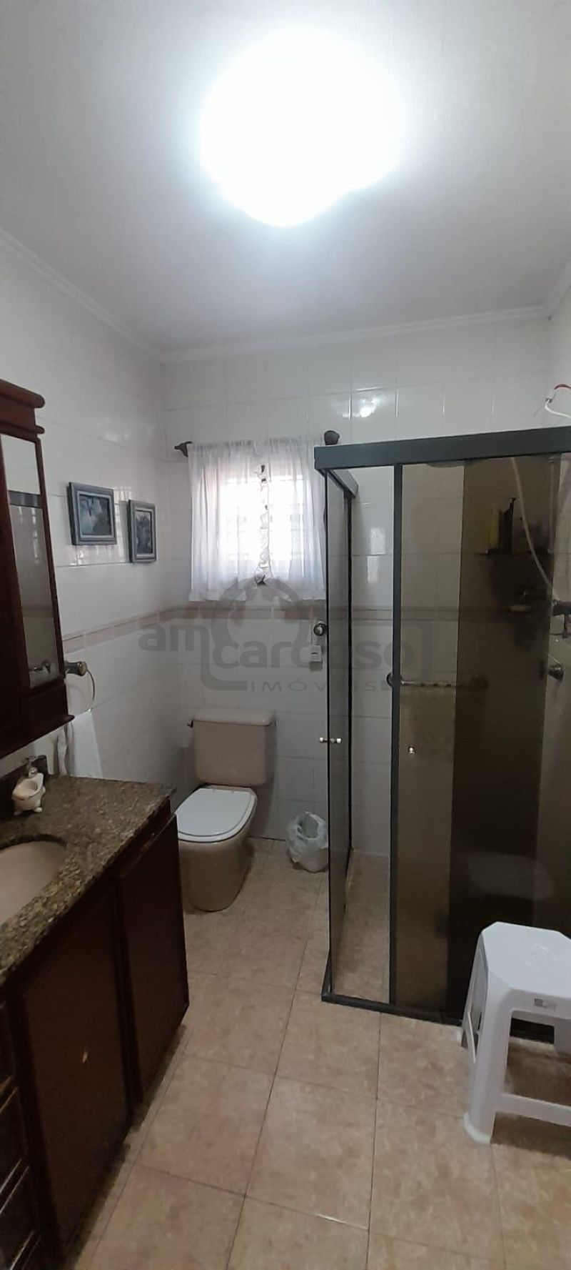 EXCELENTE RESIDÊNCIA COM AMPLO JARDIM E LOCALIZAÇÃO PRIVILEGIADA