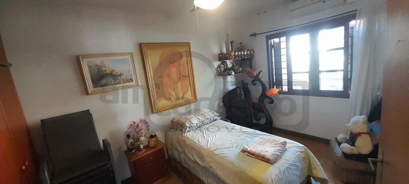 EXCELENTE RESIDÊNCIA COM AMPLO JARDIM E LOCALIZAÇÃO PRIVILEGIADA