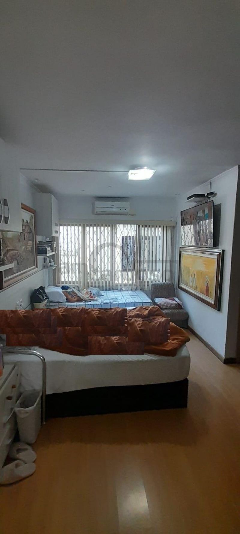 EXCELENTE RESIDÊNCIA COM AMPLO JARDIM E LOCALIZAÇÃO PRIVILEGIADA