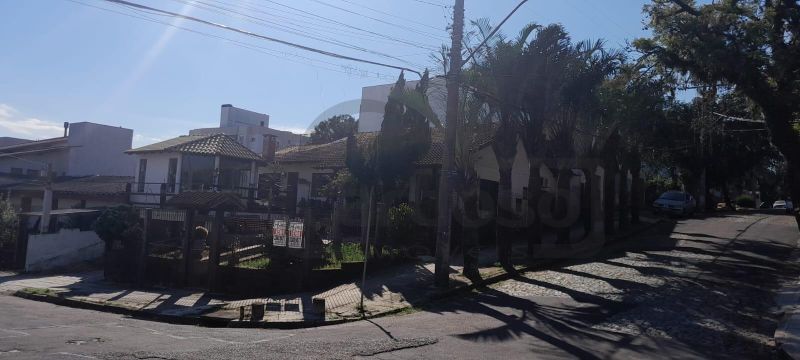 EXCELENTE RESIDÊNCIA COM AMPLO JARDIM E LOCALIZAÇÃO PRIVILEGIADA