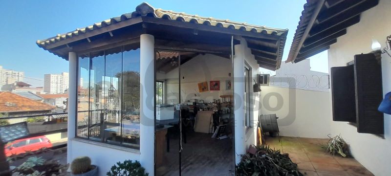 EXCELENTE RESIDÊNCIA COM AMPLO JARDIM E LOCALIZAÇÃO PRIVILEGIADA