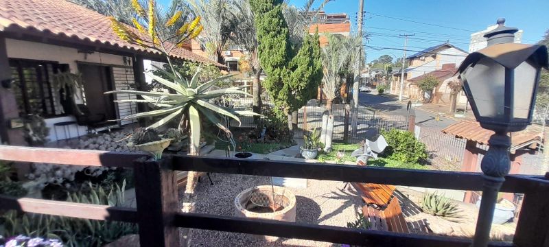 EXCELENTE RESIDÊNCIA COM AMPLO JARDIM E LOCALIZAÇÃO PRIVILEGIADA