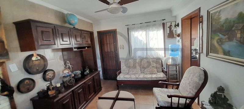 EXCELENTE RESIDÊNCIA COM AMPLO JARDIM E LOCALIZAÇÃO PRIVILEGIADA