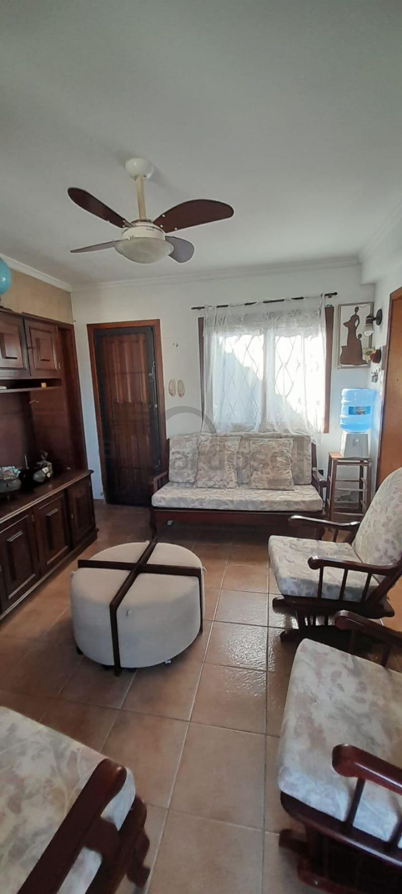 EXCELENTE RESIDÊNCIA COM AMPLO JARDIM E LOCALIZAÇÃO PRIVILEGIADA