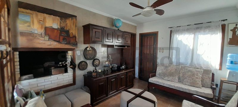 EXCELENTE RESIDÊNCIA COM AMPLO JARDIM E LOCALIZAÇÃO PRIVILEGIADA