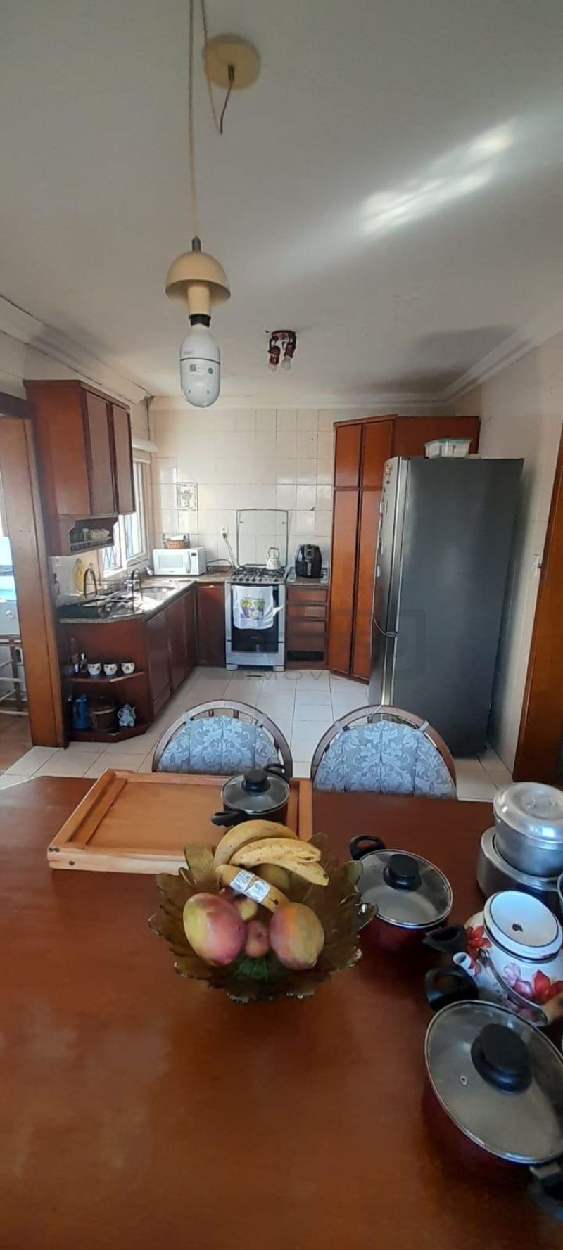 EXCELENTE RESIDÊNCIA COM AMPLO JARDIM E LOCALIZAÇÃO PRIVILEGIADA