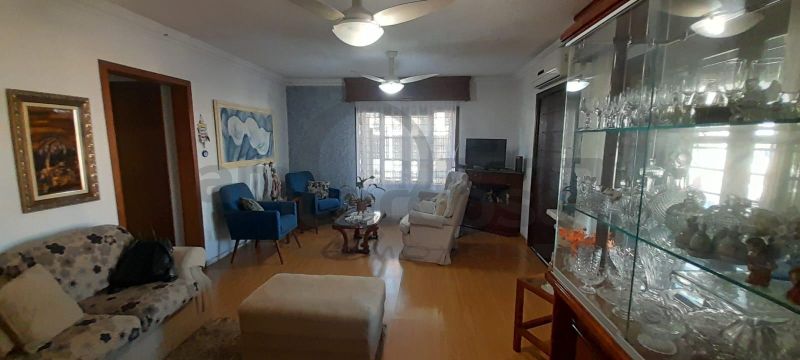 EXCELENTE RESIDÊNCIA COM AMPLO JARDIM E LOCALIZAÇÃO PRIVILEGIADA