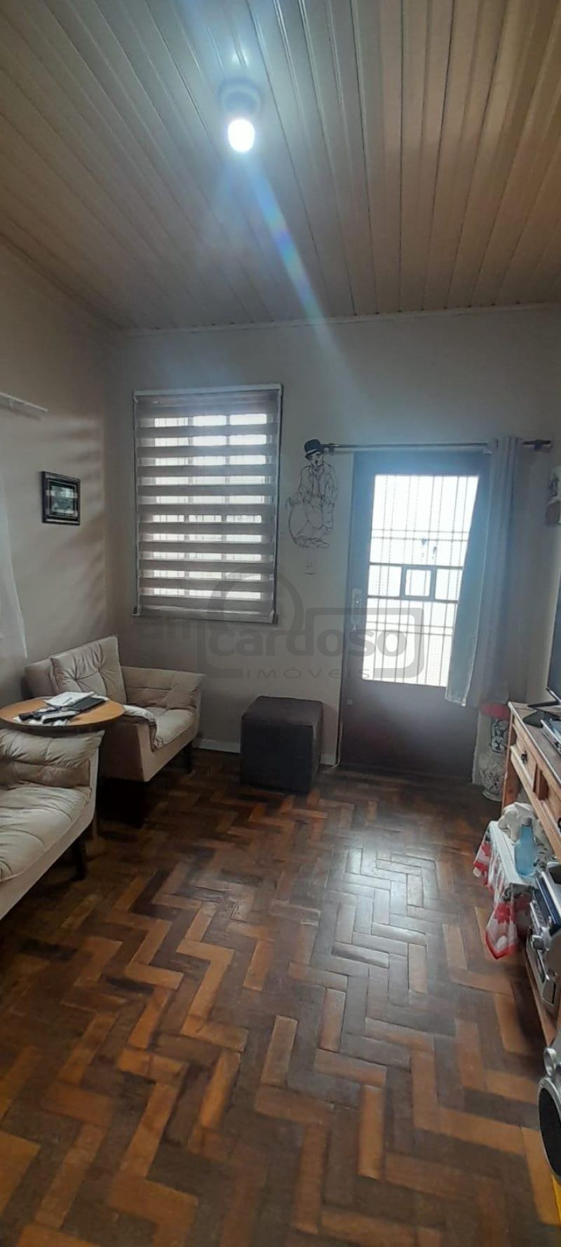 RESIDÊNCIA COM 2 DORMITÓRIOS, TÉRREA, COMPACTA, EM LOCALIZAÇÃO PRIVILEGIADA DO PARQUE MINUANO