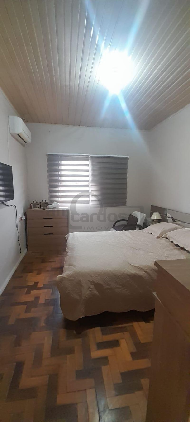 RESIDÊNCIA COM 2 DORMITÓRIOS, TÉRREA, COMPACTA, EM LOCALIZAÇÃO PRIVILEGIADA DO PARQUE MINUANO