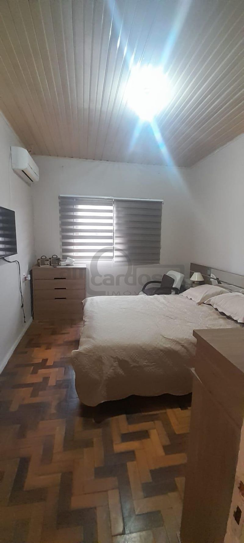 RESIDÊNCIA COM 2 DORMITÓRIOS, TÉRREA, COMPACTA, EM LOCALIZAÇÃO PRIVILEGIADA DO PARQUE MINUANO